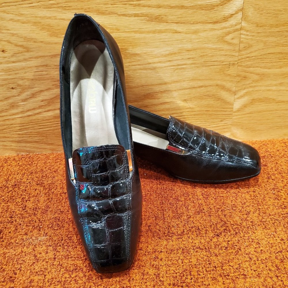 Vintage Magdalena black leather loafers
